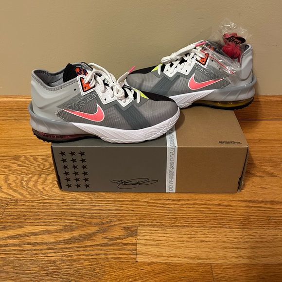 Nike Shoes Nike Lebron 8 Low Gs Space Jam Light Smoke Grey